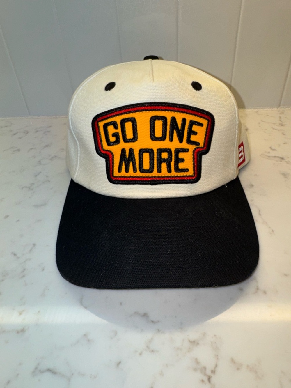 CLASSIC G1M SNAPBACK / CREAM